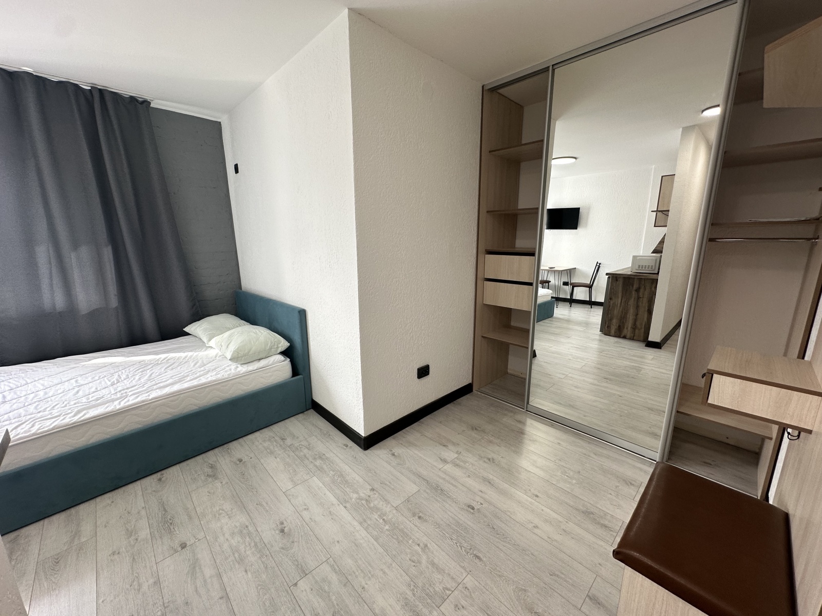 1комн.кв. студия ул.Мельникайте,83 кв.248 (2 подъезд, 4 этаж) 
