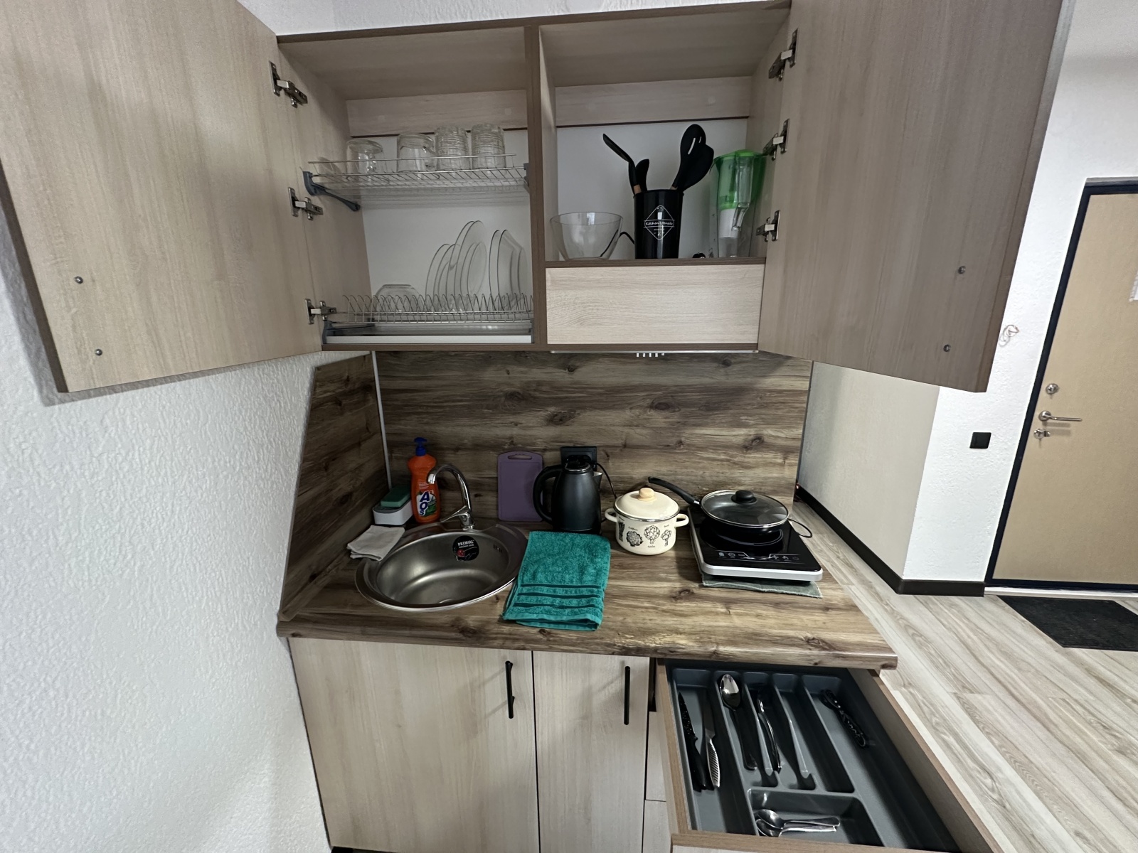 1комн.кв. студия ул.Мельникайте,83 кв.241 (2 подъезд, 4 этаж)