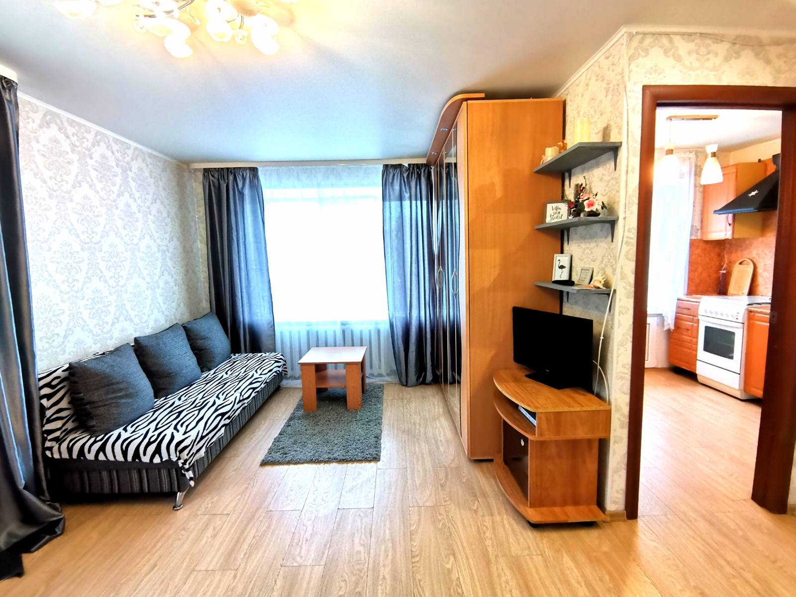 Квартира район Выставочного зала поуточно