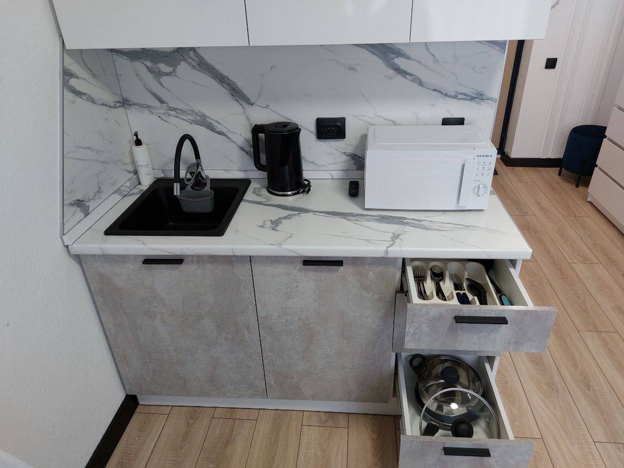 1комн.кв. студия ул.Мельникайте,83 кв.255 (2 подъезд, 5 этаж)