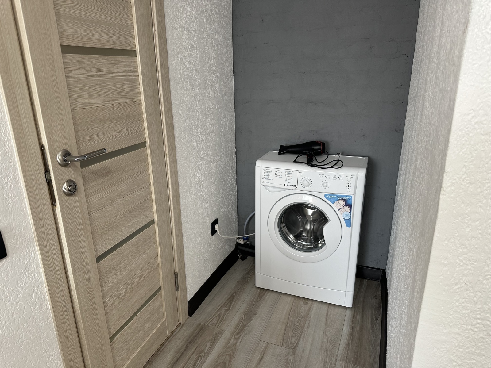 1комн.кв. студия ул.Мельникайте,83 кв.241 (2 подъезд, 4 этаж)