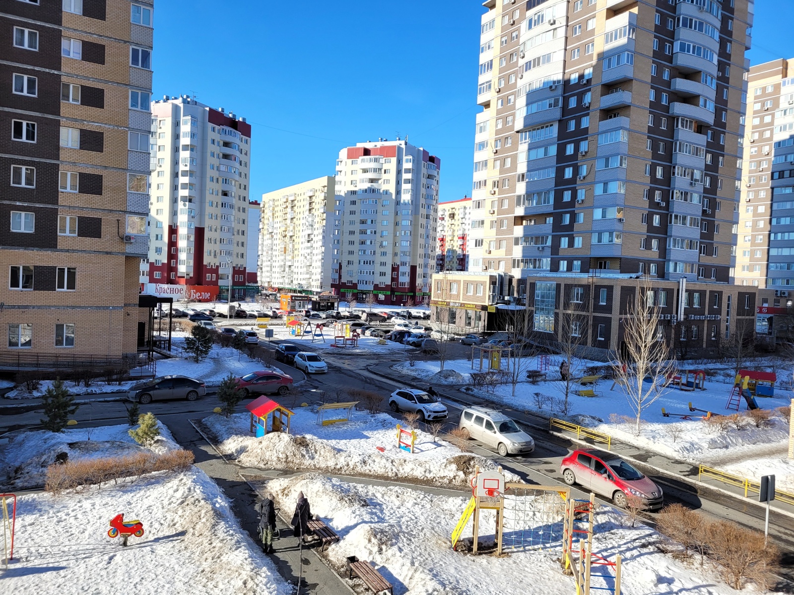 Просторная квартира около ТЦ "Остров"