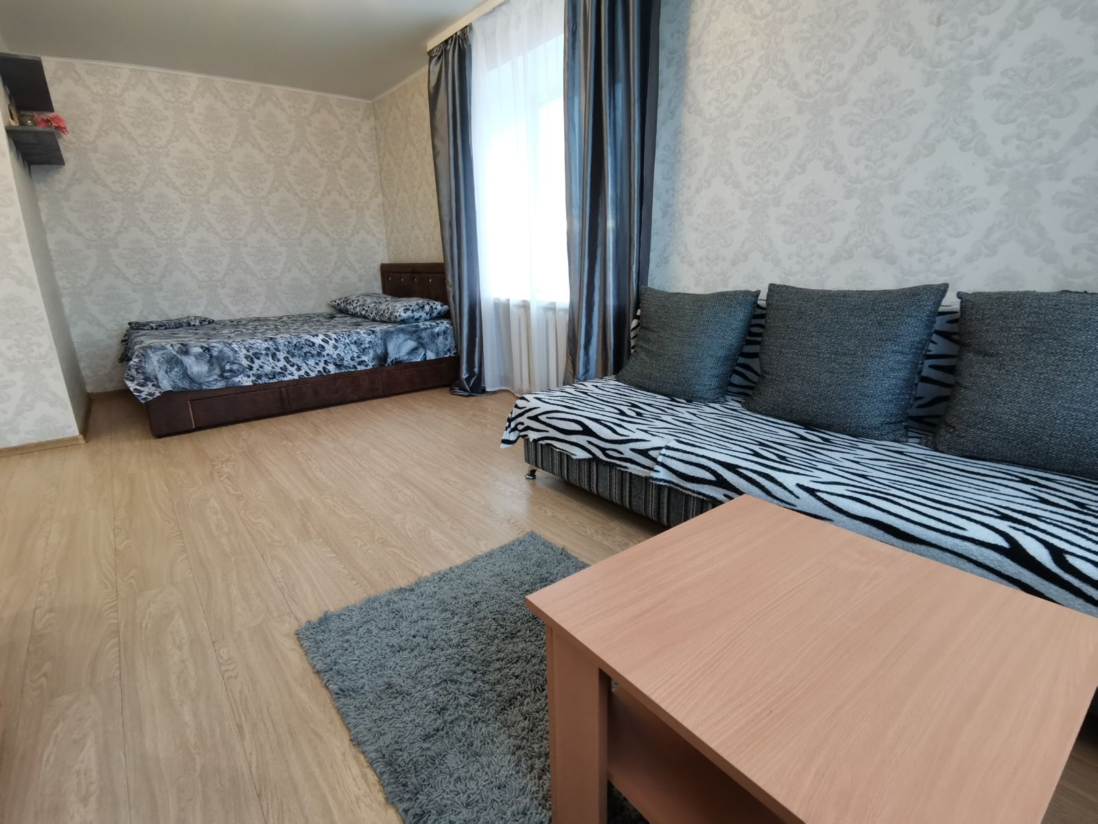 Квартира район Выставочного зала поуточно